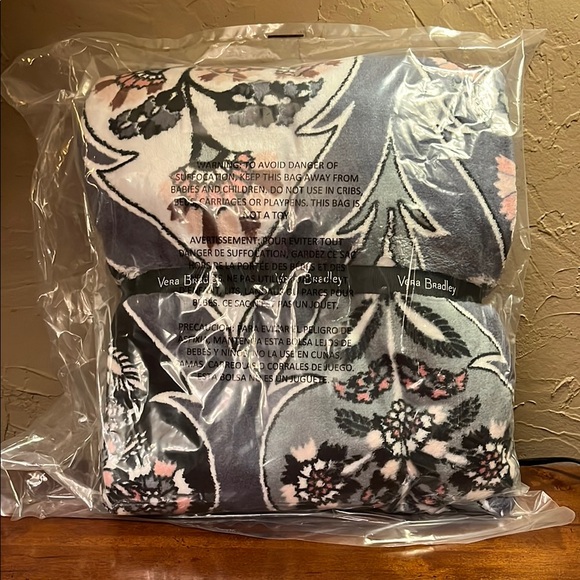 Vera Bradley Throw Blanket, Ornate Bloome - Picture 1 of 4